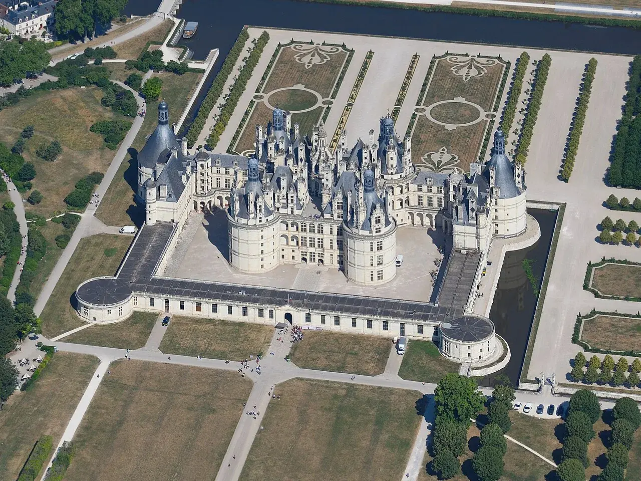 Chambord Satosu Kuleleri