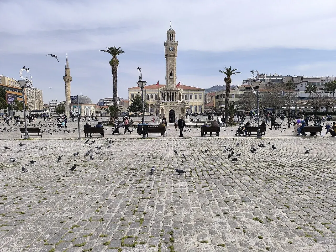İzmir Şehir Rehberi: Kordon Boyu, Alsancak ve Tarihi Kemeraltı Çarşısı