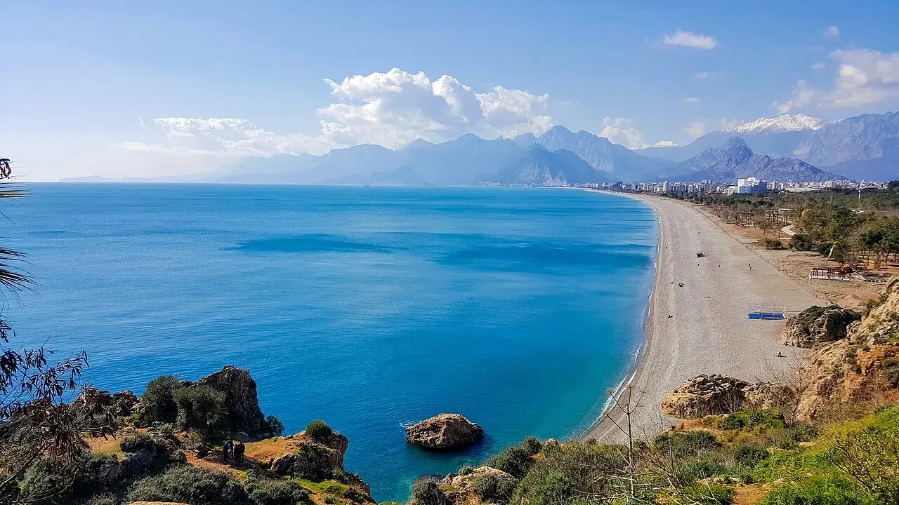 Konyaaltı Sahili ve Beydağları
