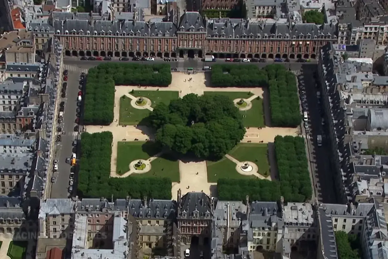 Place des Vosges Meydanı