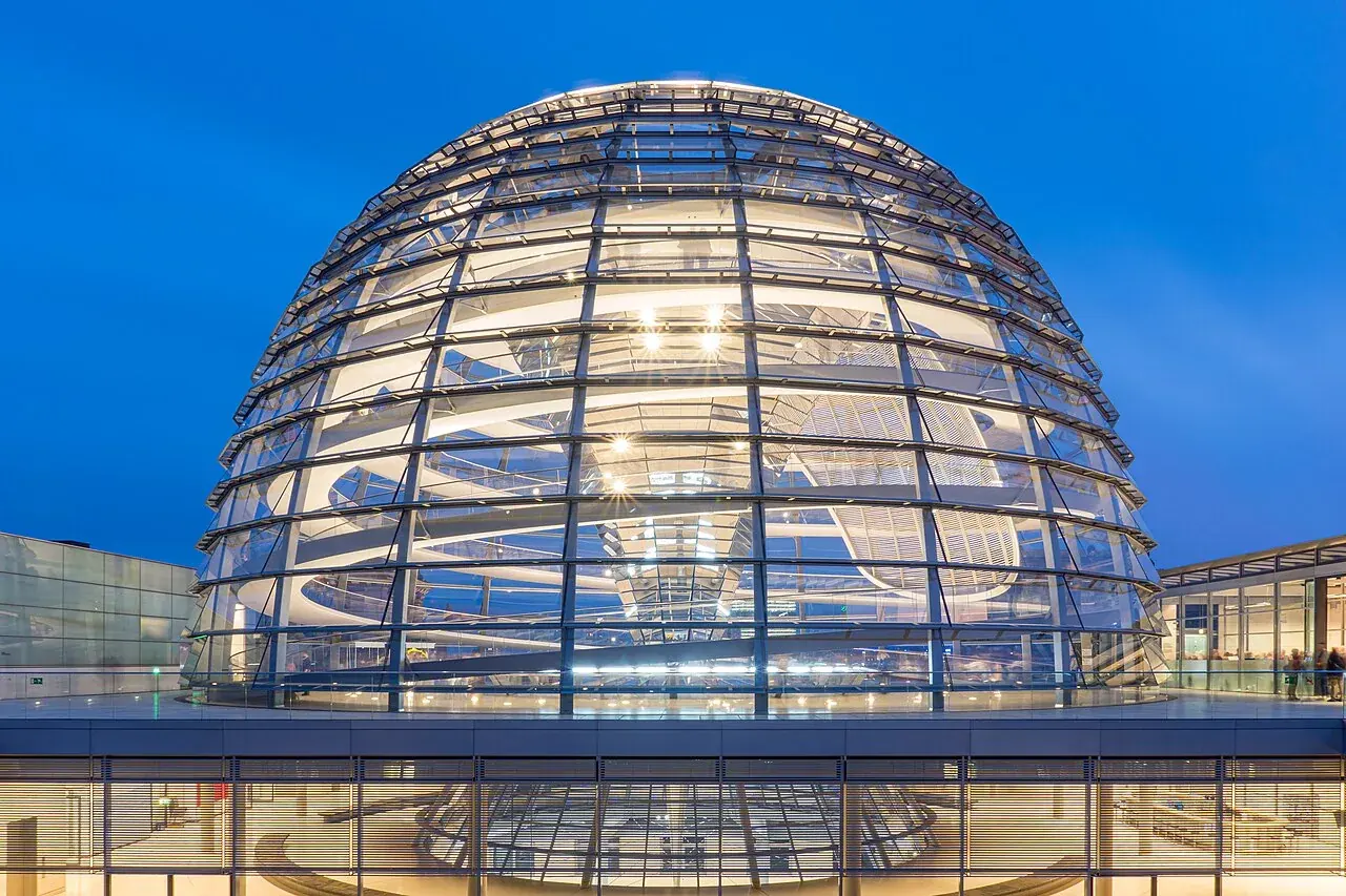 Reichstag Cam Kubbesi